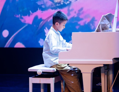 Nên chọn đàn piano cơ hay piano điện cho người mới học? So sánh & gợi ý phù hợp