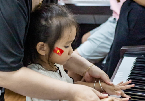 Top 5 sai lầm khi cho con học piano khiến bé nhanh chán (phụ huynh thường mắc phải)