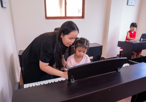 Học piano cho bé 4–6 tuổi: Có nên bắt đầu sớm? Lợi ích & lưu ý cho phụ huynh