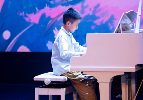 Nên chọn đàn piano cơ hay piano điện cho người mới học? So sánh & gợi ý phù hợp