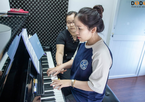 Lộ Trình Piano Cho Người Lớn Bắt Đầu Từ Con Số 0 – Học Đúng, Chơi Được